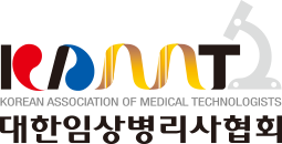 대한임상병리사협회 로고 — 영문 이니셜 KAMT를 기반으로 태극과 유전자 고리를 응용하여 제작