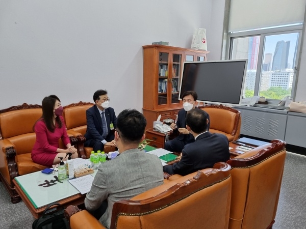 대한임상병리사협회, 국회 보건복지위원장실 방문, 김민석 위원장(더불어민주당 영등포을)과 정책 간담회